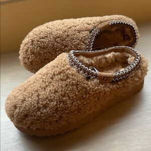 UGG Tasman Maxi Curly Genuine Shearling Slipper - Chestnut Brown